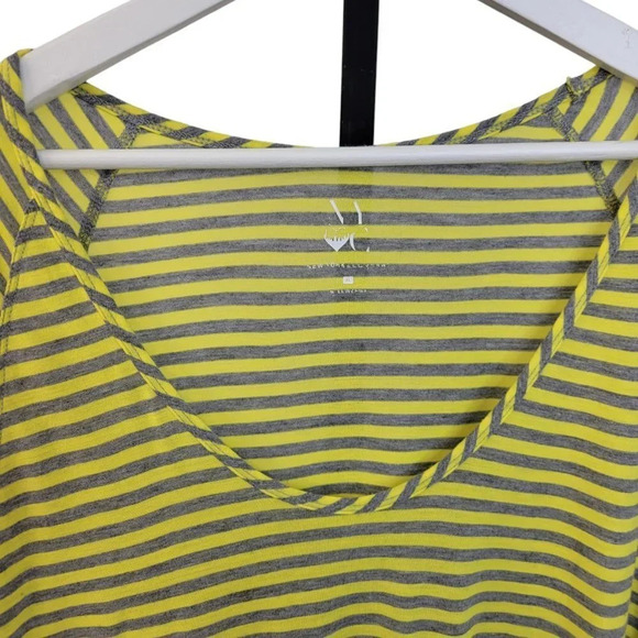 NEW York  & Company 3/4 Sleeve Top - Picture 3 of 4